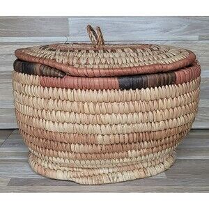 Hand Woven Grass Raffia Basket with‎ Lid Primitive Decorative Multi Color